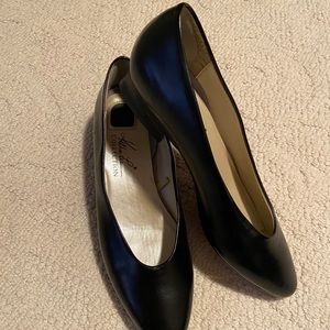 Kathy Lee Collection Dress Pumps. Gently used!
